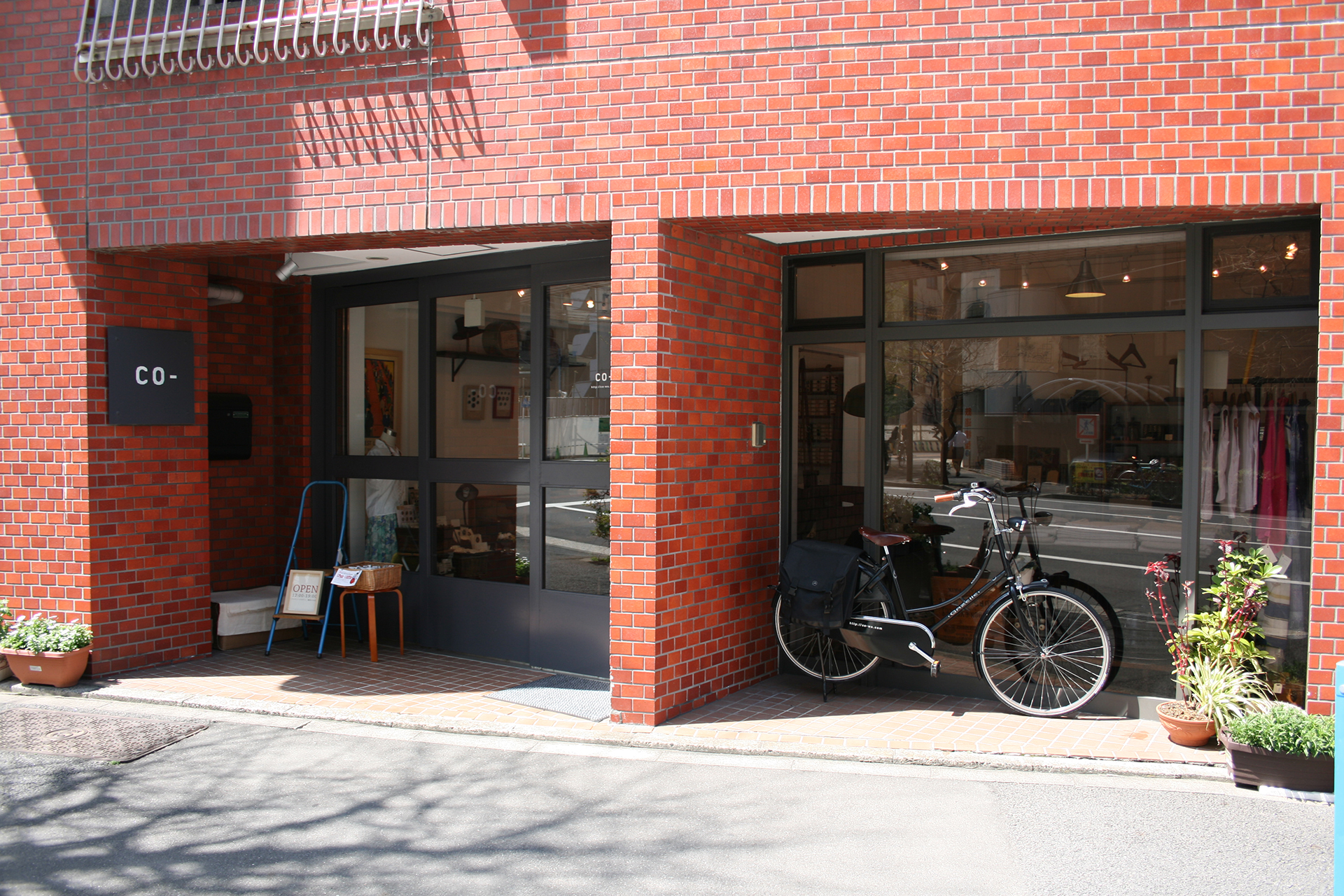 about | CO- 【コー】アンティークボタン・ヴィンテージボタンの専門店